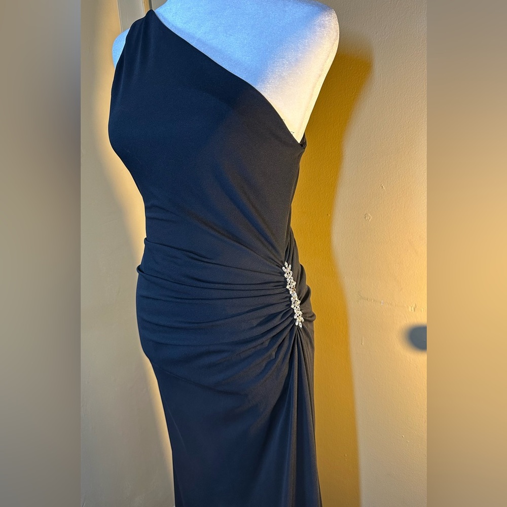 Black sheath gown by Laundry by Shelli Segal, Size 4 - Picture 3 of 7